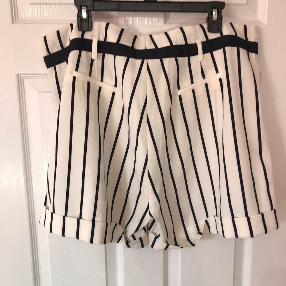 KARDASHIAN KOLLETION SHORTS - Picture 2 of 6